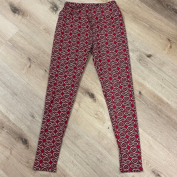 20% off 3+ items hearts in knots leggings in OS. NEVER WORN… - Picture 1 of 3